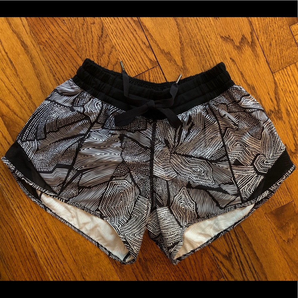 Lululemon Hotty hot short long 4”